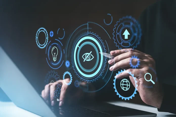 Persona al computer con ologramma