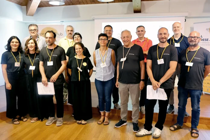 Il team di Appenninol'Hub e cooperativa Vorrei all'evento finale di 