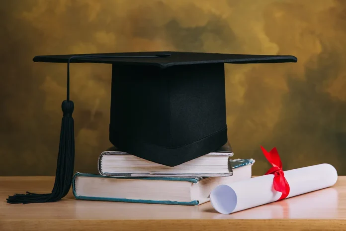 Cappello e tesi di laurea