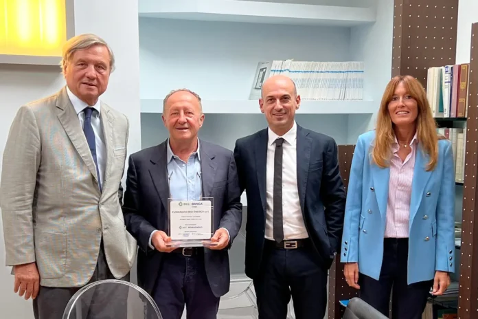 Consegna della targa celebrativa con la presenza di Mario Riciputi, Massimo Passanti, Matteo Battistini e Dalila Neri