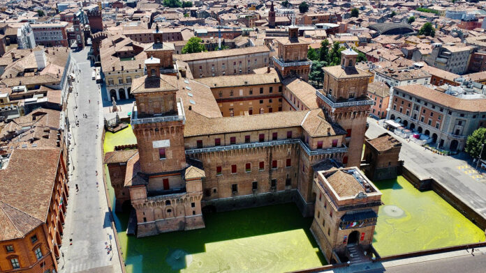 Vista col drone di Ferrara