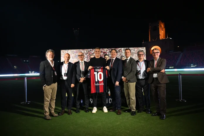 Foto di gruppo con i vertici di Conserve Italia e del Bologna FC
