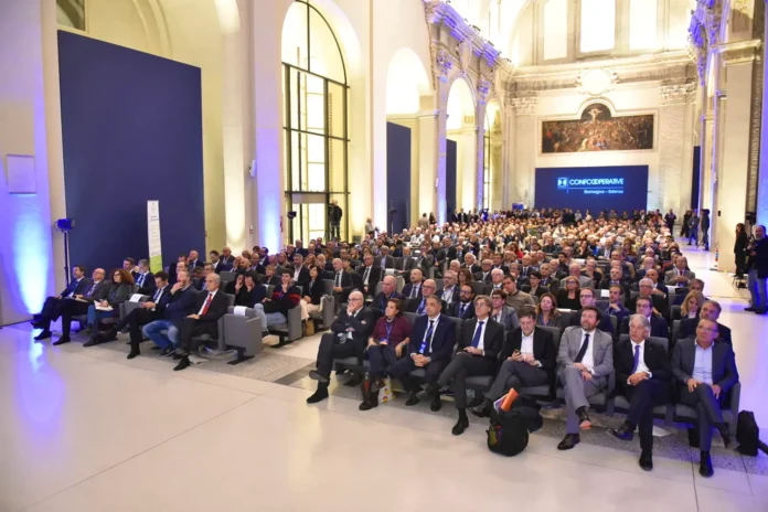 Il pubblico all'assemblea di fusione tra Confcooperative Romagna e Confcooperative Ferrara