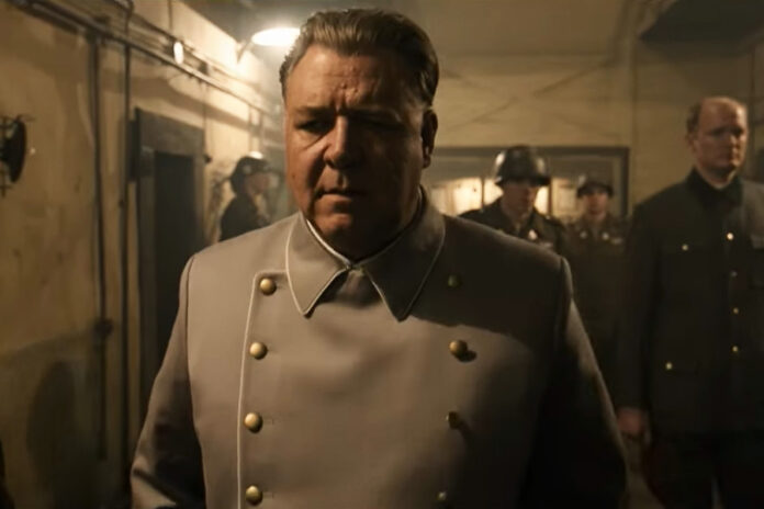 Un'immagine tratta dal film Norimberga con Russel Crowe in primo piano