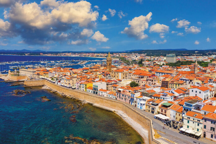 La città di Alghero vista dall'alto