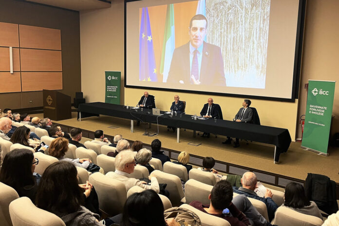 I vertici della BCC seduti ad un tavolo con la platea di fronte