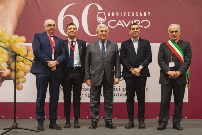 Le autorità presenti sul palco all'evento di Caviro