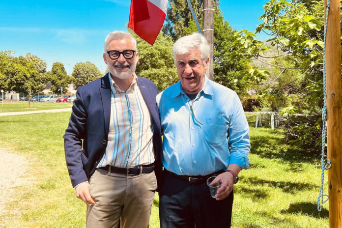 A destra Sauro Bettoli, presidente di Arco Trasporti, insieme a Pier Nicola Ferri, funzionario di Confcooperative Romagna-Estense